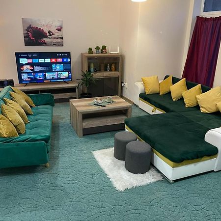 Velky Apartman Bratislava Buitenkant foto