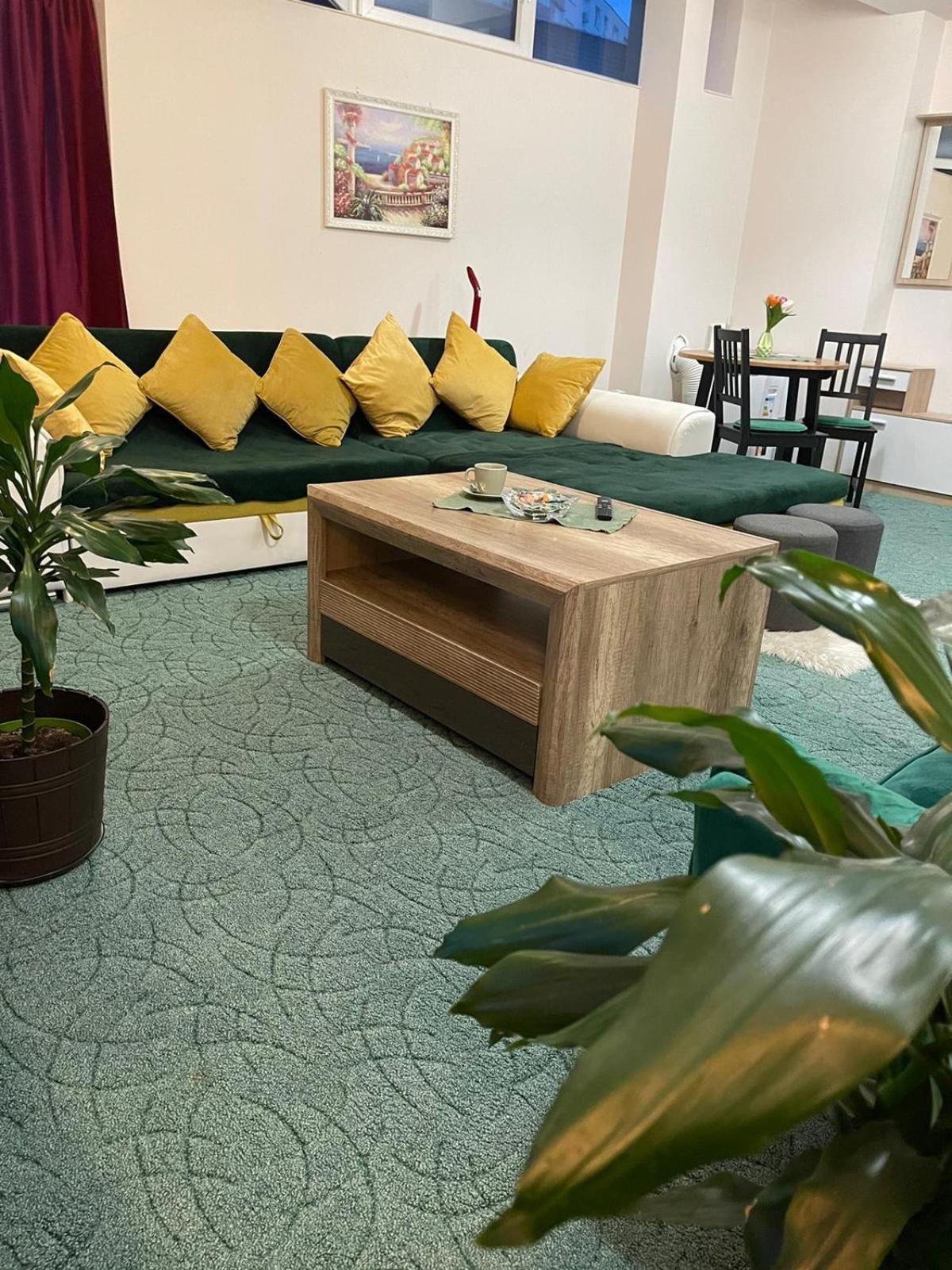 Velky Apartman Bratislava Buitenkant foto